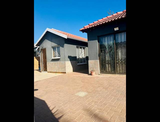 3 BEDROOM PROPERTY TO RENT IN COSMO CITY